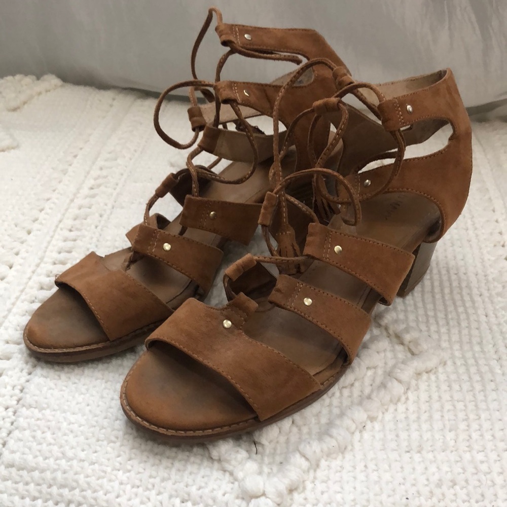 Old Navy Faux Suede Gold Stud Lace Up Gladiator Block Heel Sandals 10